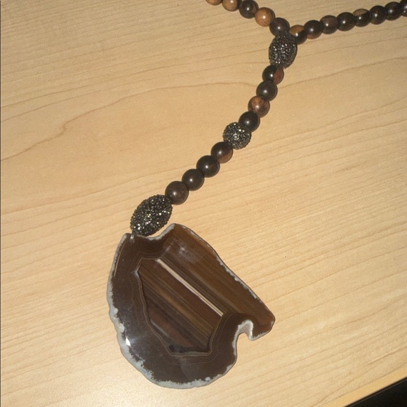 VINTAGE Brown Beaded and Stone Necklace Large Agate Slice Pendant Never Worn - Picture 2 of 3